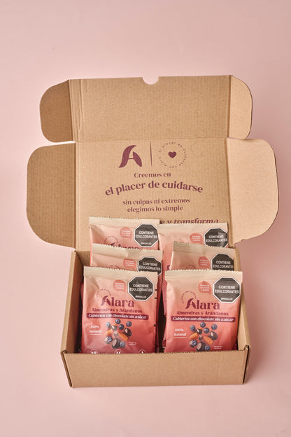 Arándanos y almendras recubiertos de chocolate sin azúcar Alara Saludable Colombia